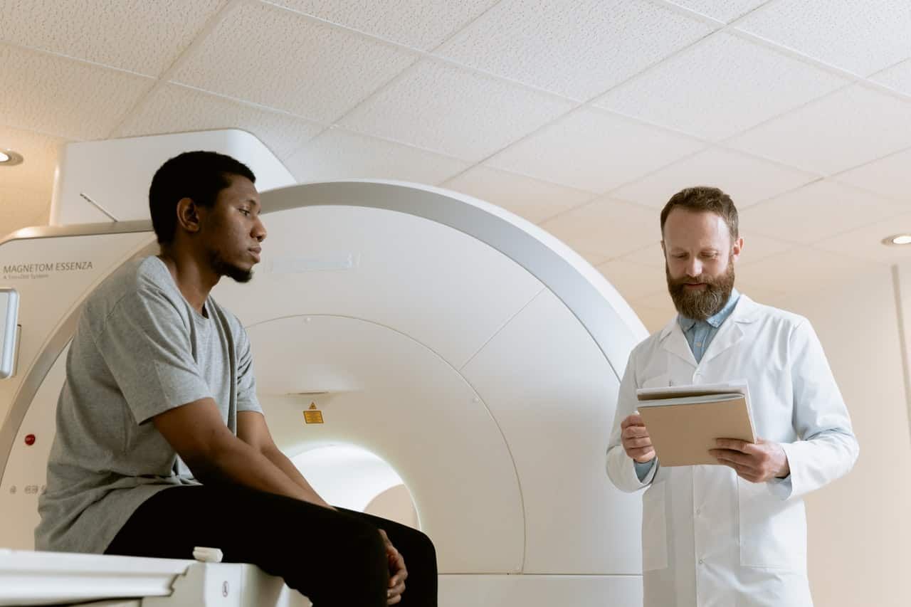 Saiba que nota precisa tirar no Enem pra passar em Medicina