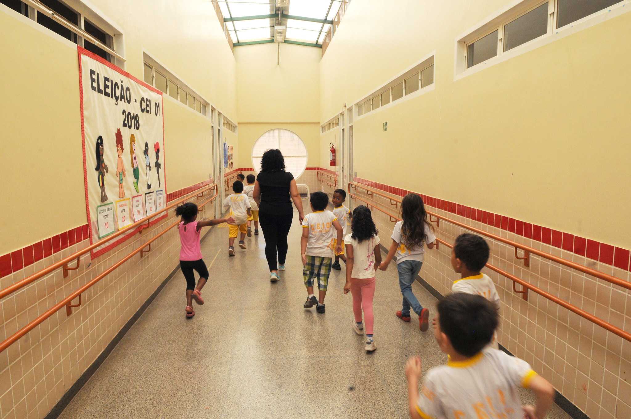  Descubra o valor médio de uma escola particular no Brasil 