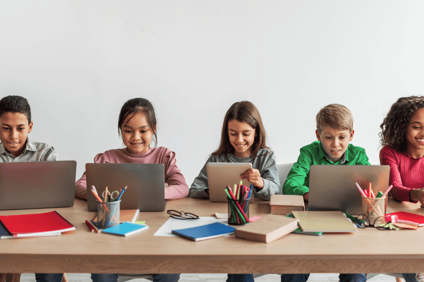  Letramento digital infantil: o que é e como desenvolver em casa 