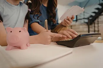 Imagem para o artigo Educação financeira infantil: como ensinar o valor do dinheiro para crianças