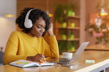 Imagem para o artigo Estudar com música é bom? Veja quando ajuda ou atrapalha os estudos