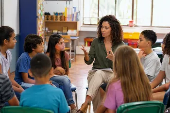 Imagem para o artigo Escola laica: entenda o conceito antes de escolher onde matricular seu filho