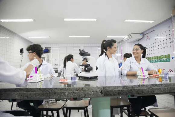 Vídeo e Imagens da IES