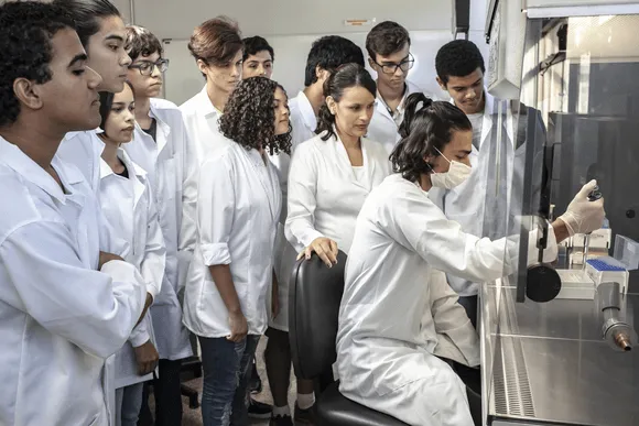 Vídeo e Imagens da IES