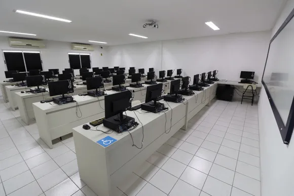 Vídeo e Imagens da IES
