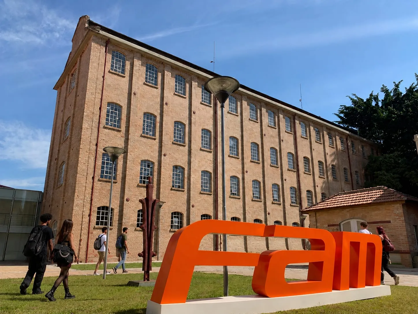 Vídeo e Imagens da IES